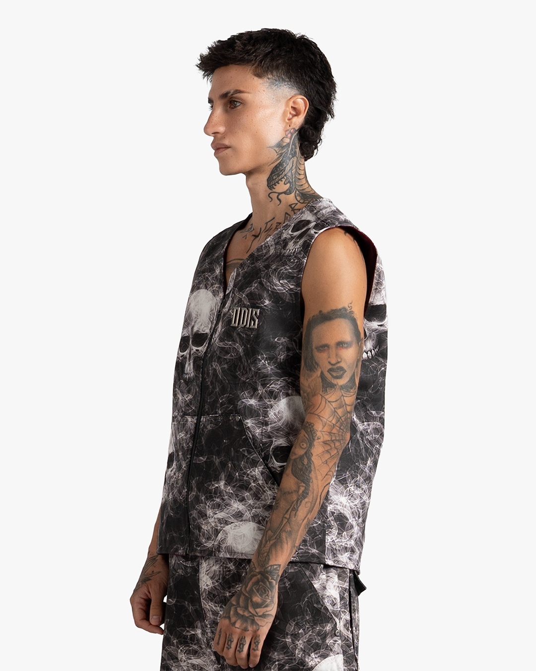 SKULL &amp; SMOKE AOP ZIP VEST