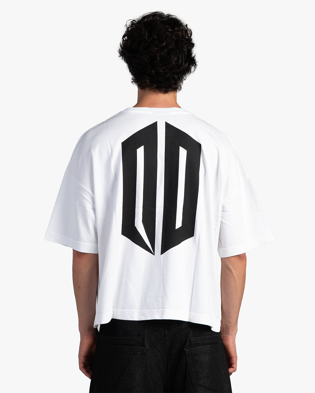 BLACK ON WHITE BOXY TEE