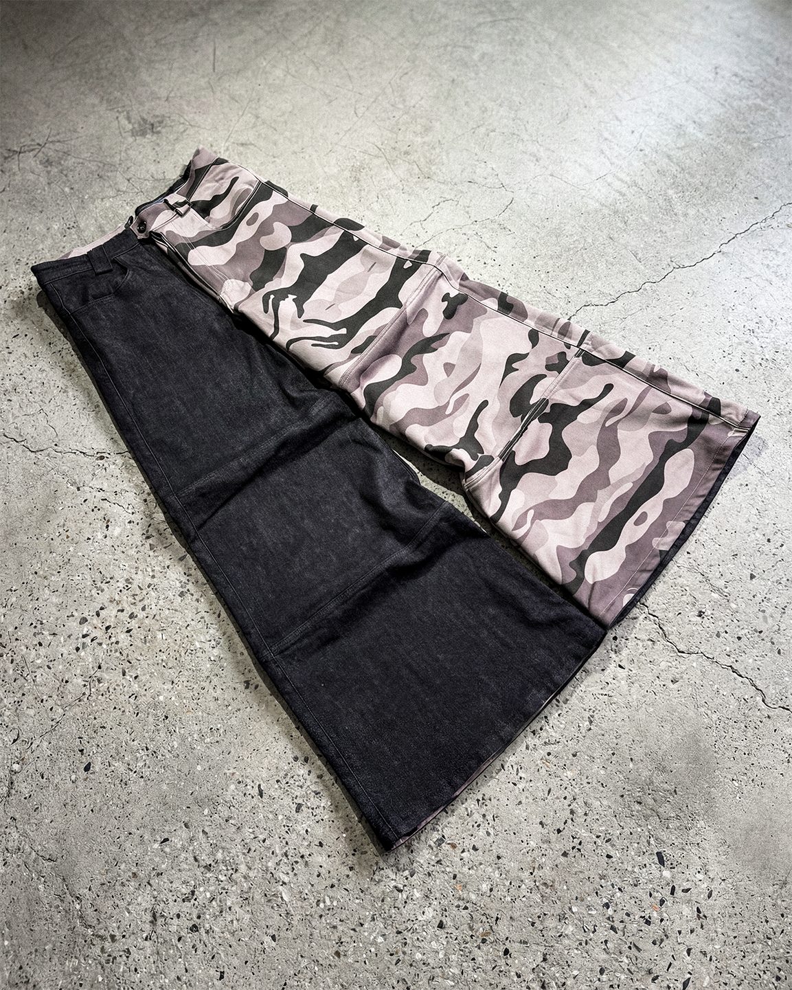 CAMO/DENIM REVERSIBLE PANTS